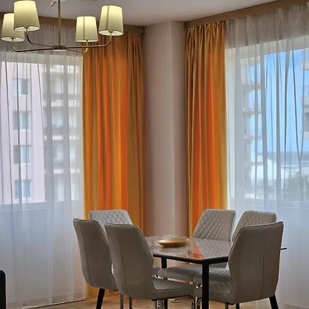 Apartment Monaco Summerland